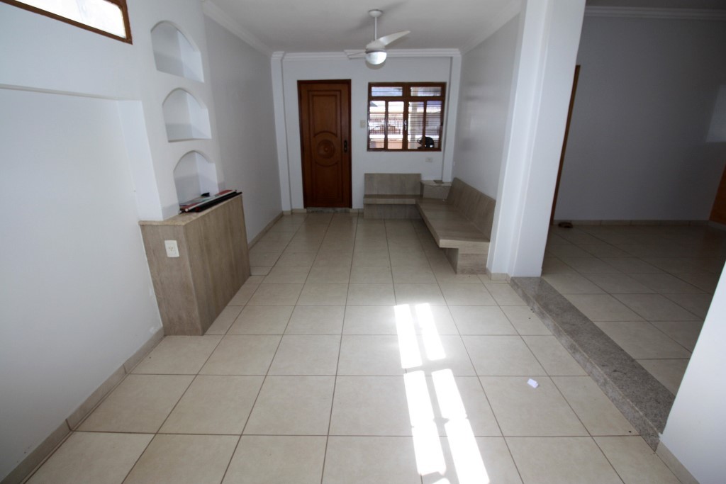 Casa para Aluguel 180 m² com 3 quartos