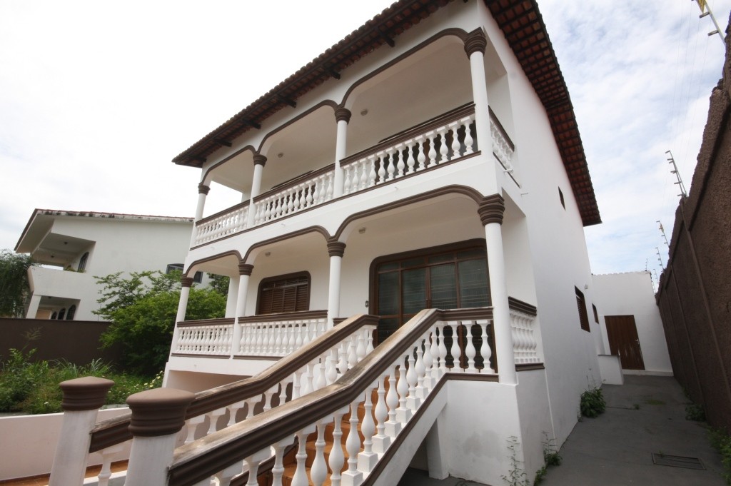 Casa para Aluguel 250 m² com 4 quartos