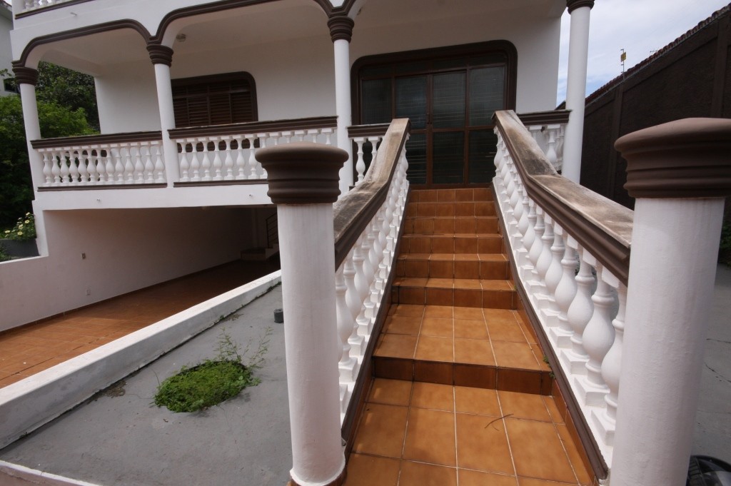 Casa para Aluguel 250 m² com 4 quartos