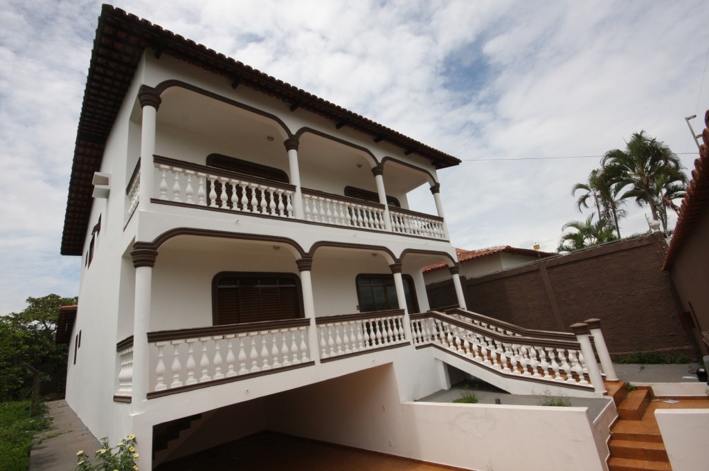 Casa para Aluguel 250 m² com 4 quartos