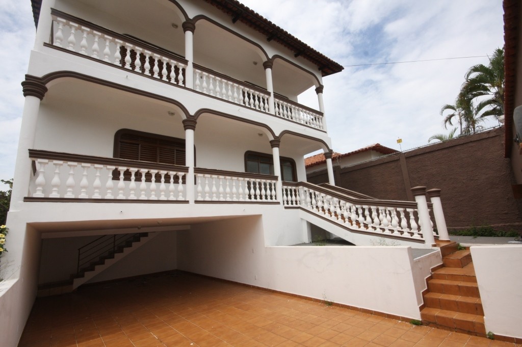 Casa para Aluguel 250 m² com 4 quartos