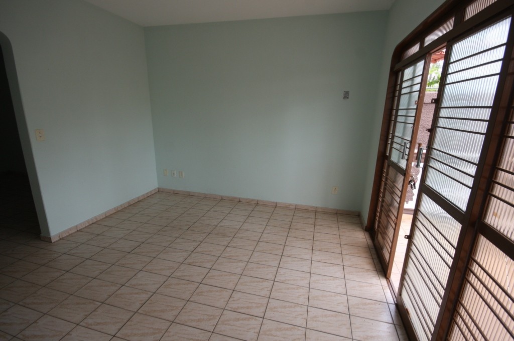 Casa para Aluguel 250 m² com 4 quartos