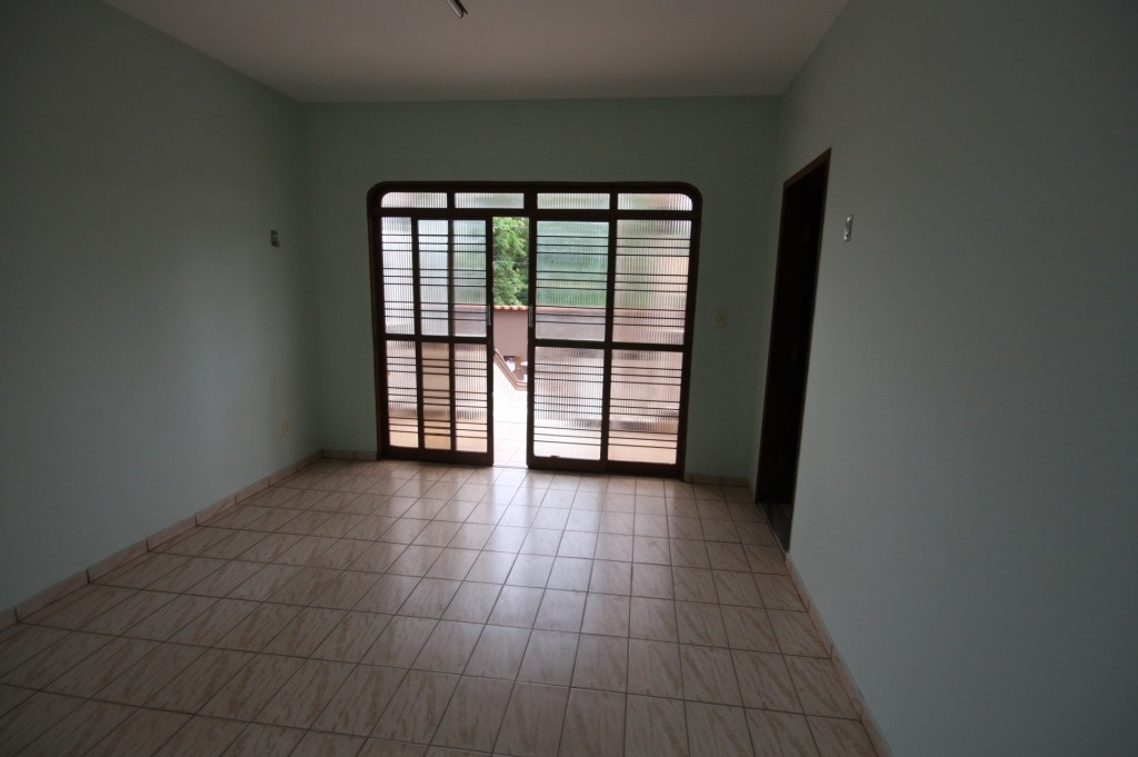 Casa para Aluguel 250 m² com 4 quartos