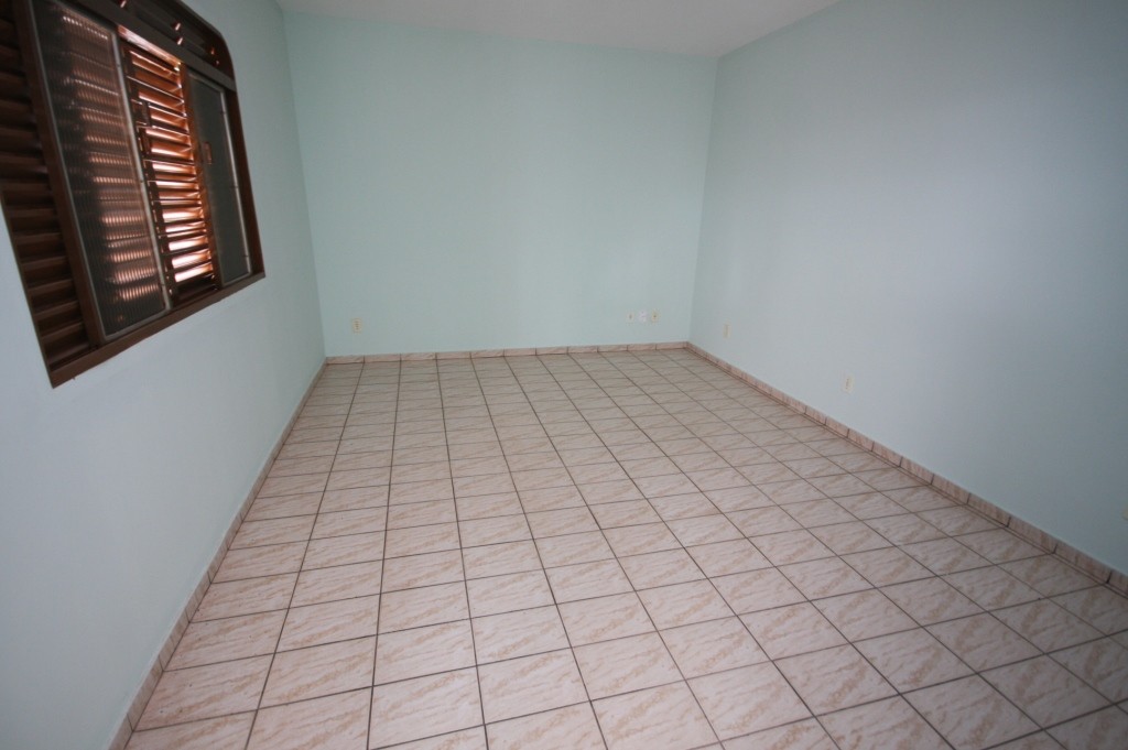 Casa para Aluguel 250 m² com 4 quartos