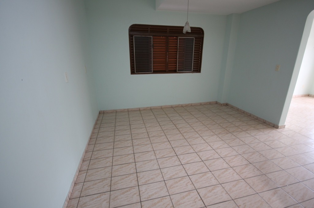 Casa para Aluguel 250 m² com 4 quartos