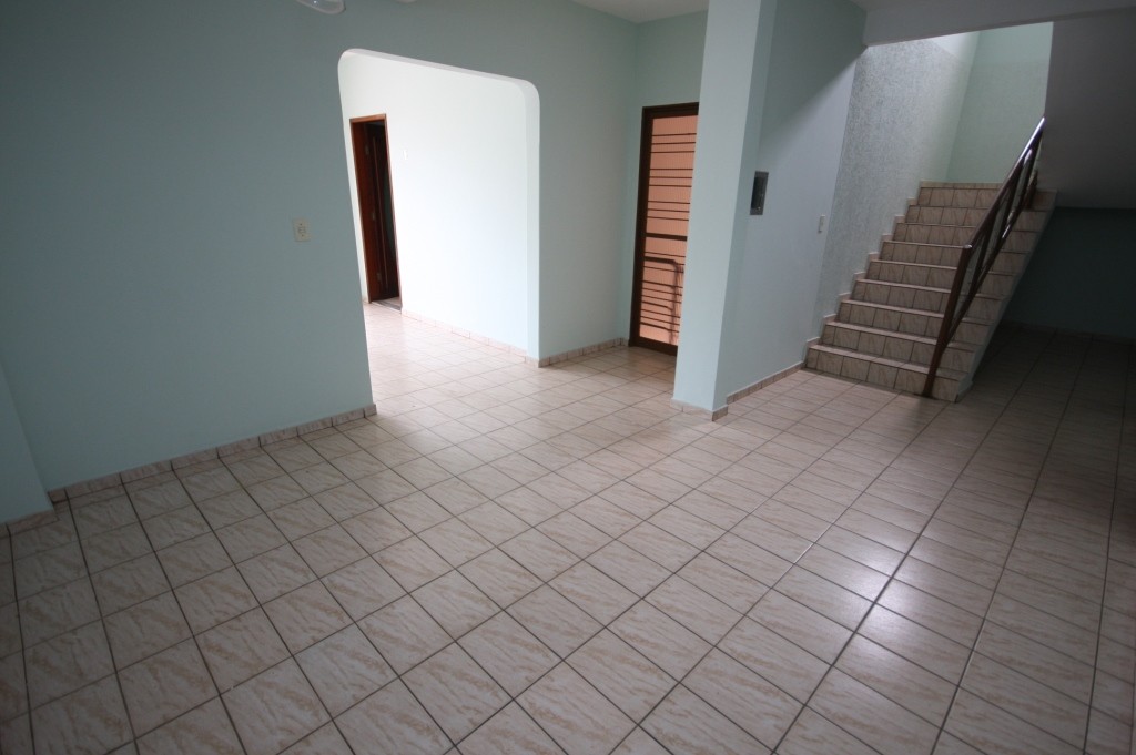 Casa para Aluguel 250 m² com 4 quartos