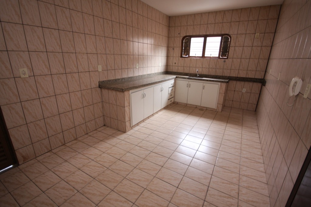 Casa para Aluguel 250 m² com 4 quartos