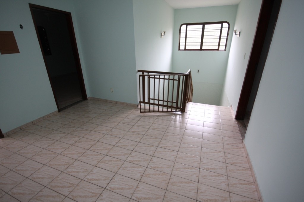 Casa para Aluguel 250 m² com 4 quartos
