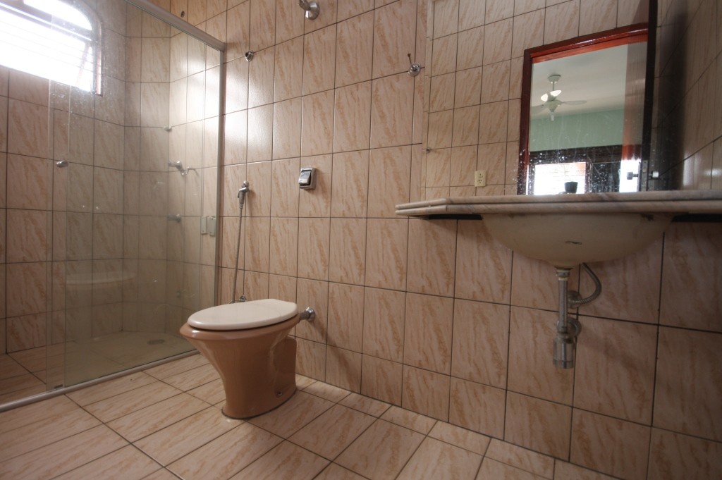 Casa para Aluguel 250 m² com 4 quartos