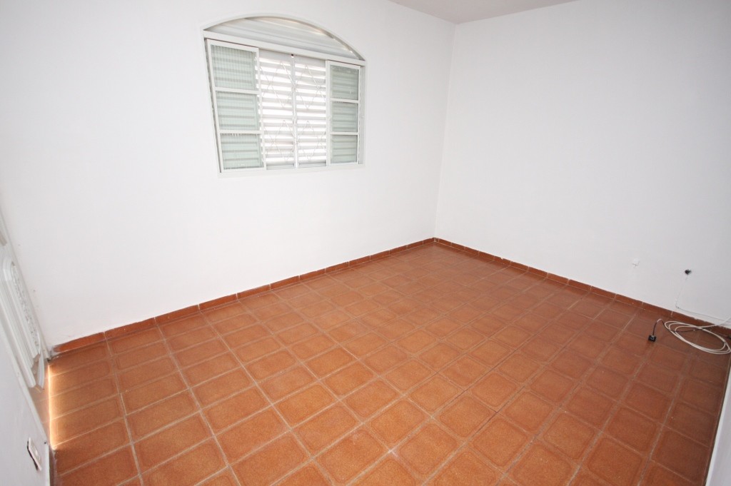 Casa para Aluguel 93 m² com 4 quartos